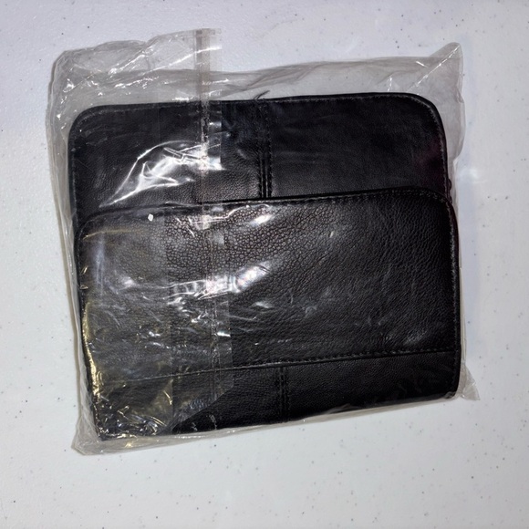 Sleek Black Messenger Bag with Adjustable Strap and Durable Material - Picture 2 of 9